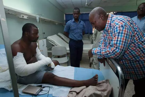 Kindness in practice as Ghanaian President Visits Victims Of Gas Explosion In The Hospital.(See photos)